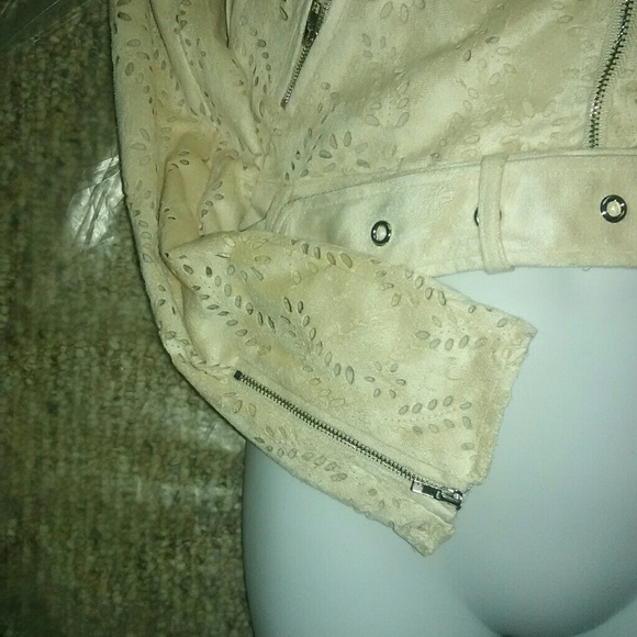 Endless Rose crop jacket - Final Price 😊 - Picture 2 of 8